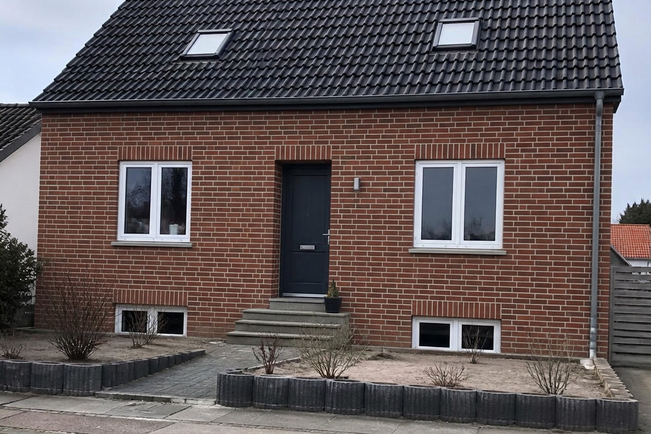 Efter: Facade med Rødbrun mursten